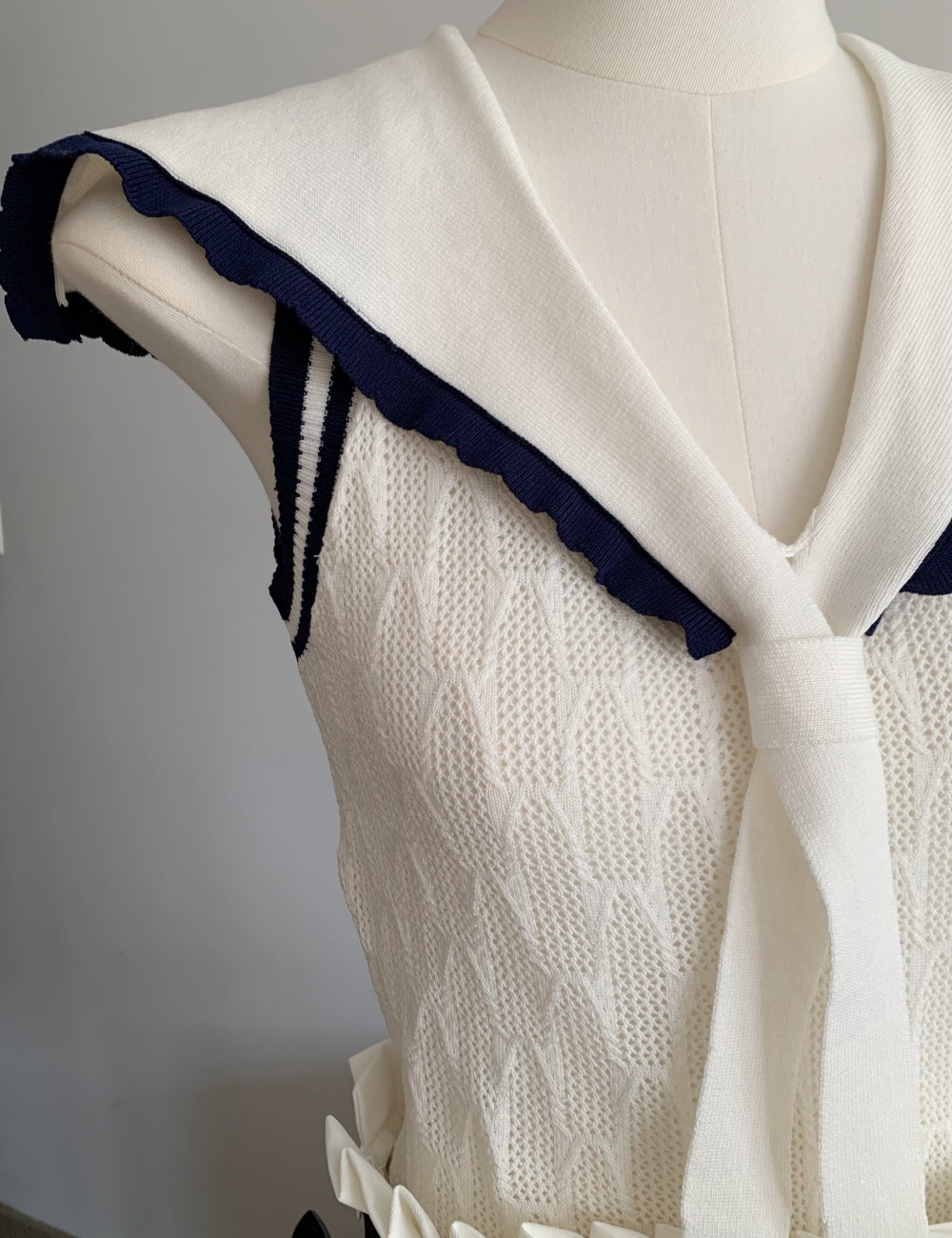 Elegant slim skirt temperament pleated tops a set for women