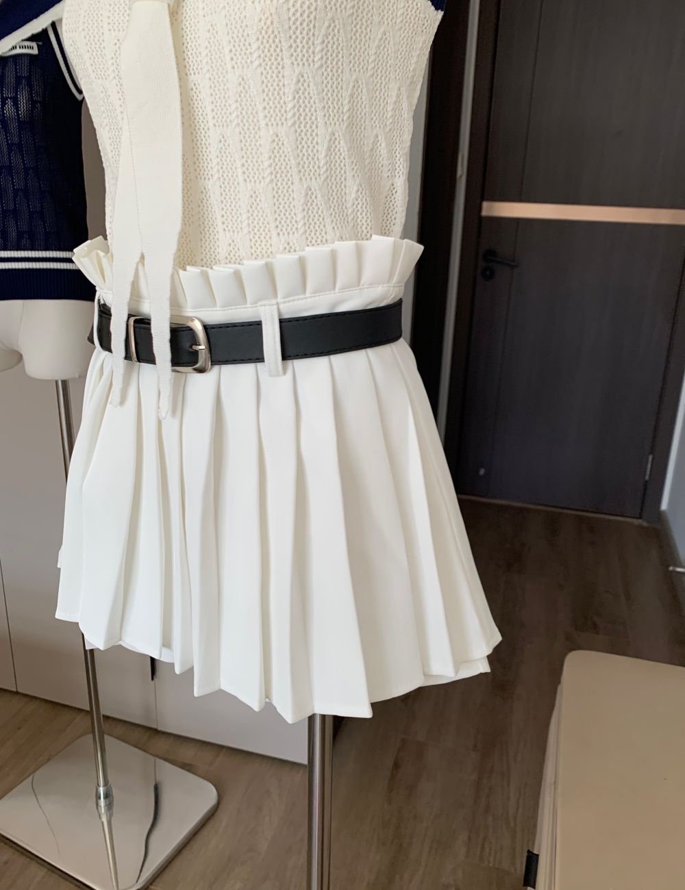 Elegant slim skirt temperament pleated tops a set for women