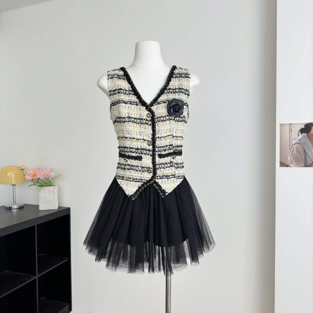 Summer chanelstyle V-neck tops cake short vest a set