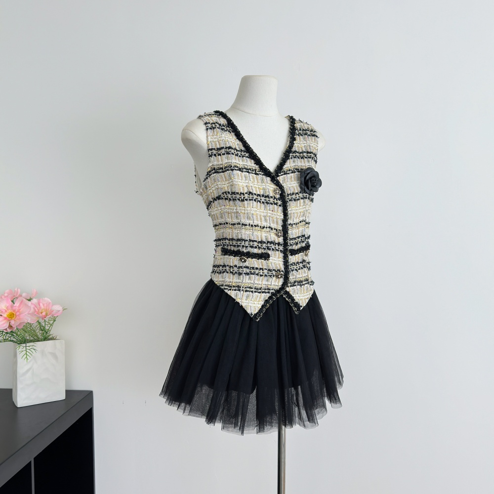 Summer chanelstyle V-neck tops cake short vest a set