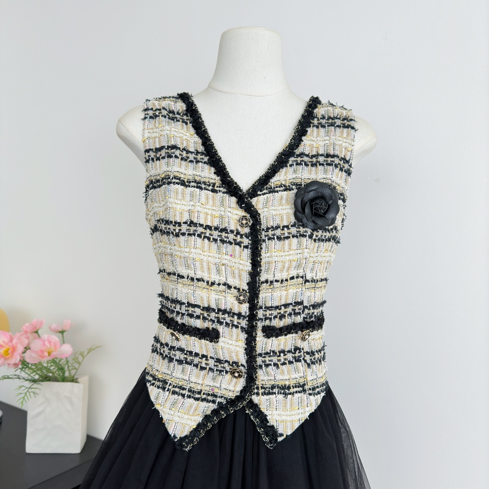 Summer chanelstyle V-neck tops cake short vest a set