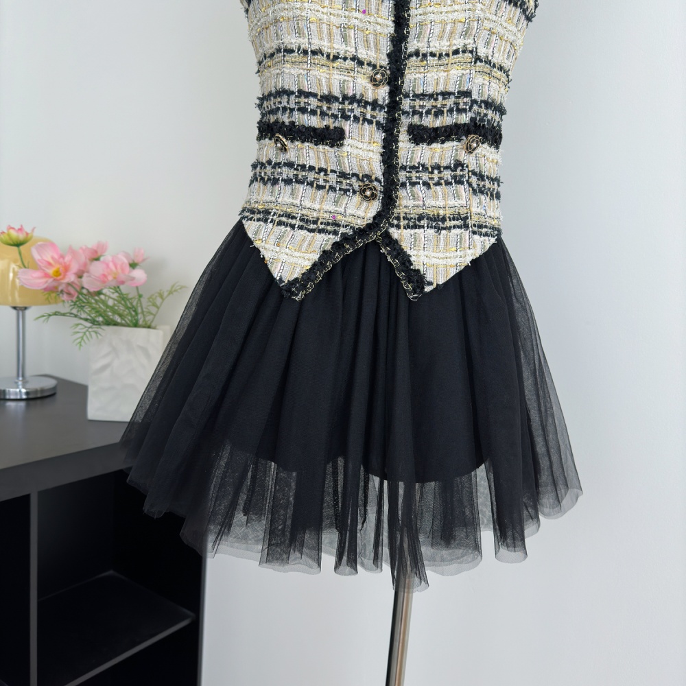 Summer chanelstyle V-neck tops cake short vest a set