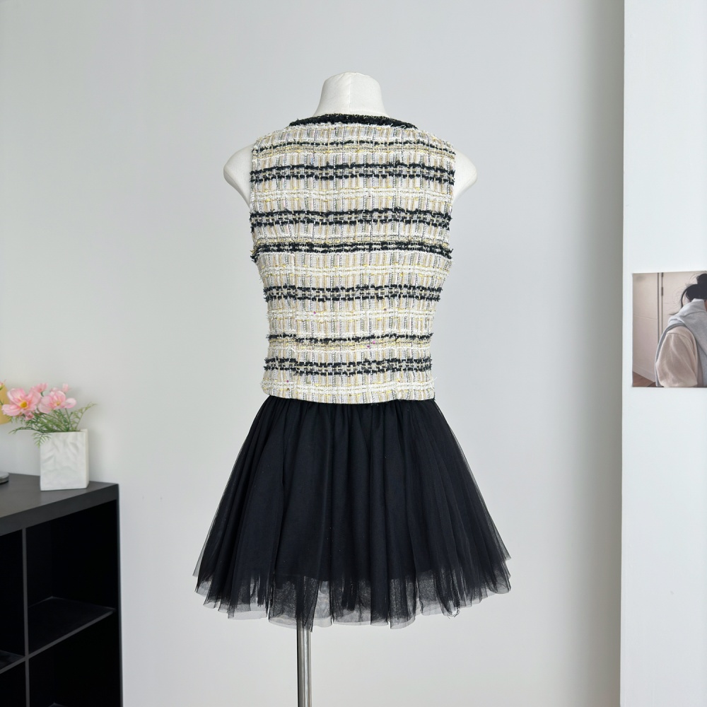 Summer chanelstyle V-neck tops cake short vest a set