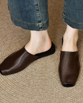 Wears outside lady shoes France style flattie