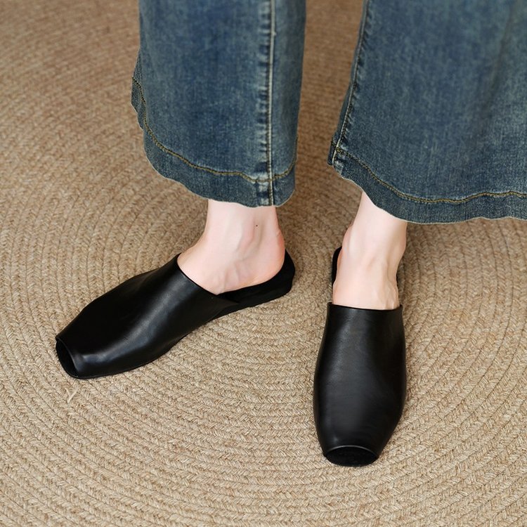 Wears outside lady shoes France style flattie