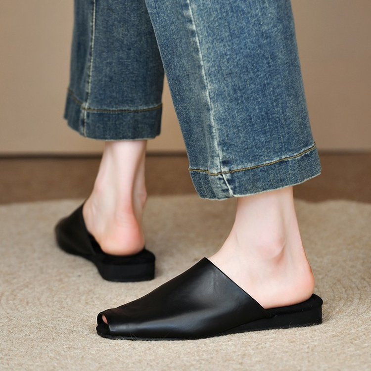 Wears outside lady shoes France style flattie