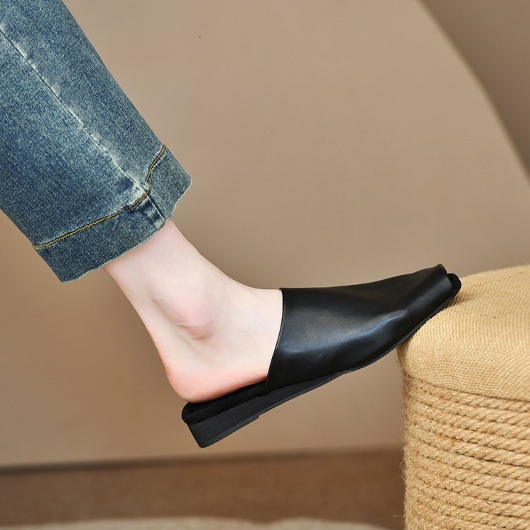 Wears outside lady shoes France style flattie