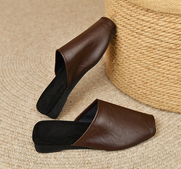 Wears outside lady shoes France style flattie