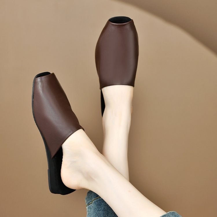 Wears outside lady shoes France style flattie