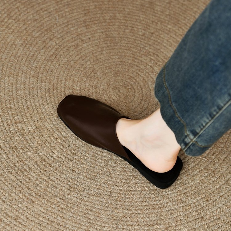 Wears outside lady shoes France style flattie