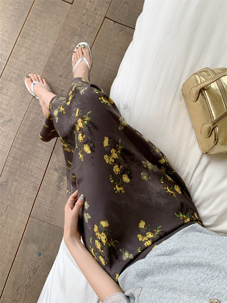 Large yard slim elastic waist summer skirt for women