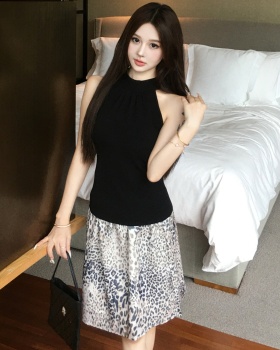 Streamer knitted short skirt halter leopard vest a set