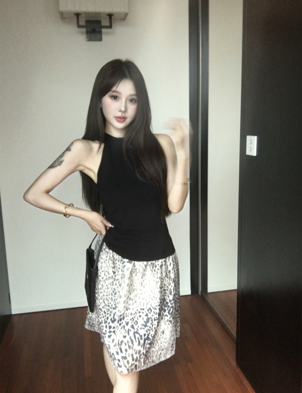 Streamer knitted short skirt halter leopard vest a set