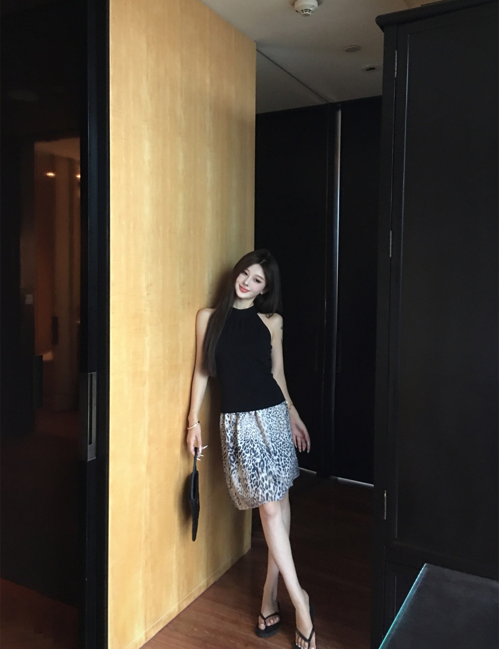Streamer knitted short skirt halter leopard vest a set