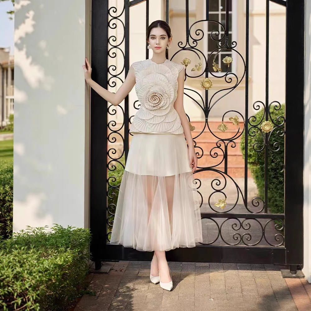 Niche stereoscopic flowers tops gauze temperament dress a set
