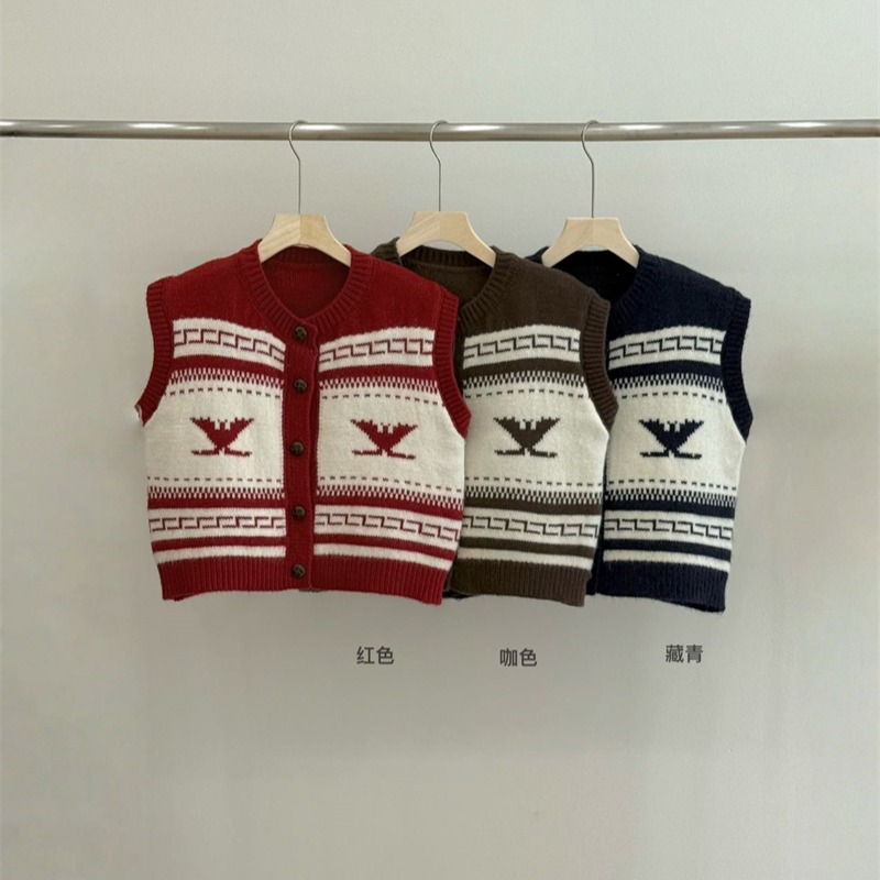Retro round neck vest single-breasted jacquard sweater
