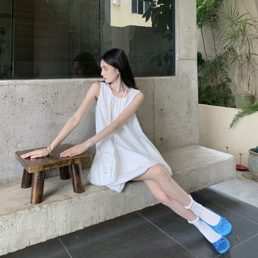 White Hepburn style dress bud enticement T-back for women