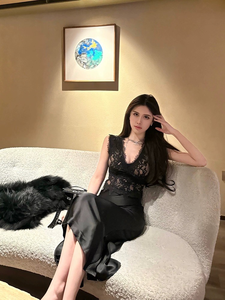 Fashionable fashion vest lace skirt 2pcs set