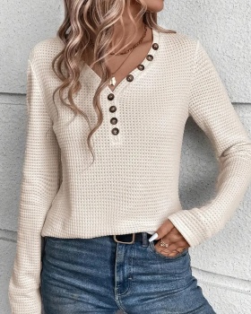 V-neck European style fashion buckle T-shirt for women
