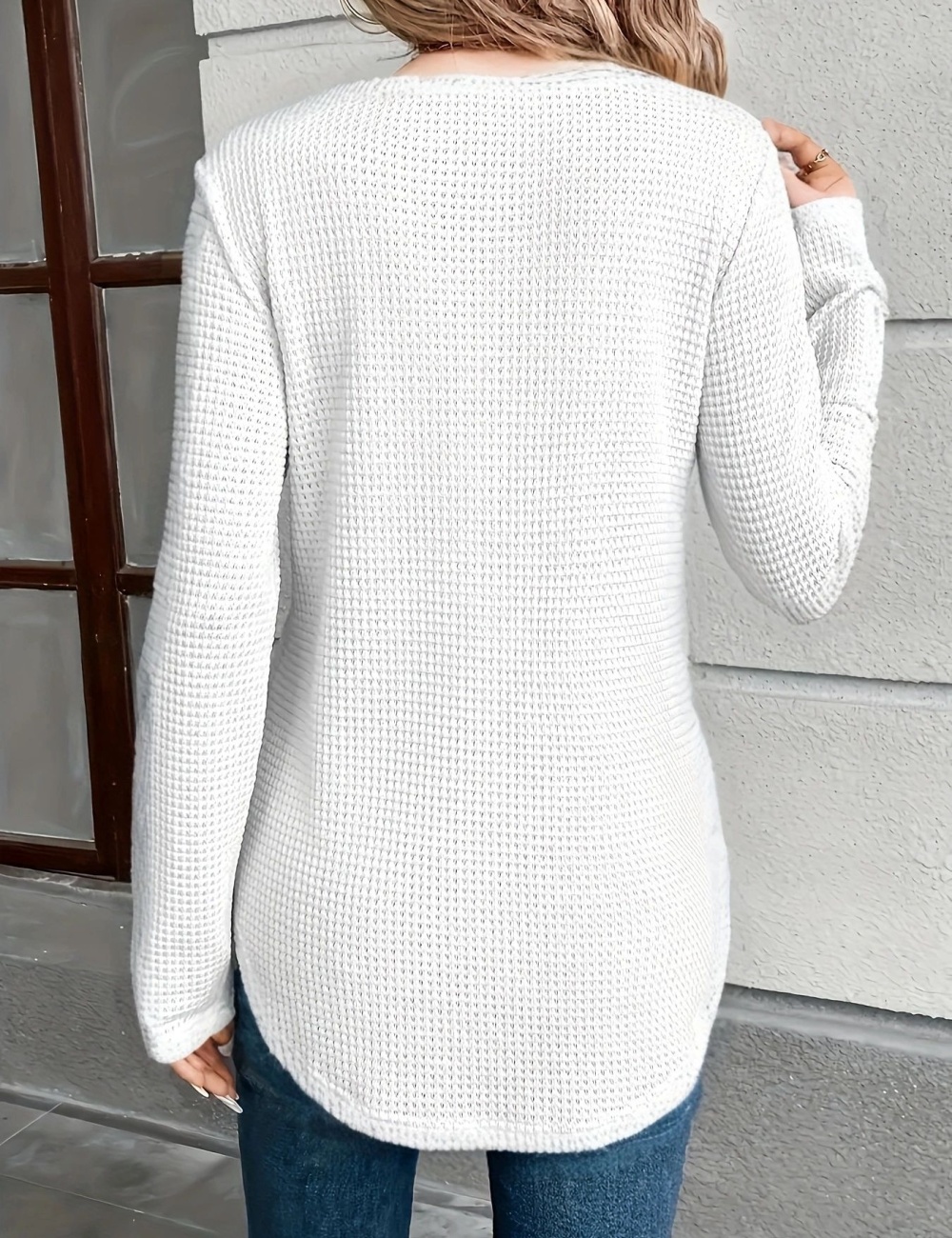 V-neck European style fashion buckle T-shirt for women