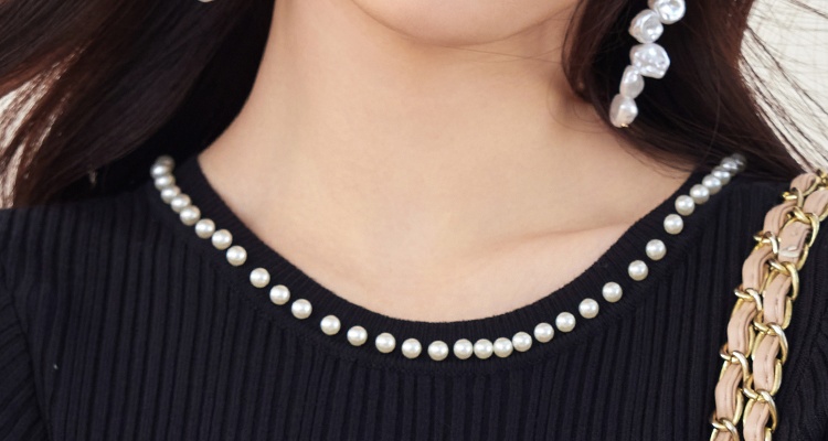 Beading sweater trumpet sleeves bottoming shirt