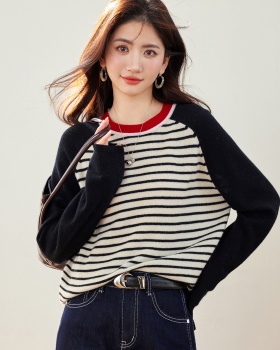 Lazy round neck sweater embroidery bottoming shirt
