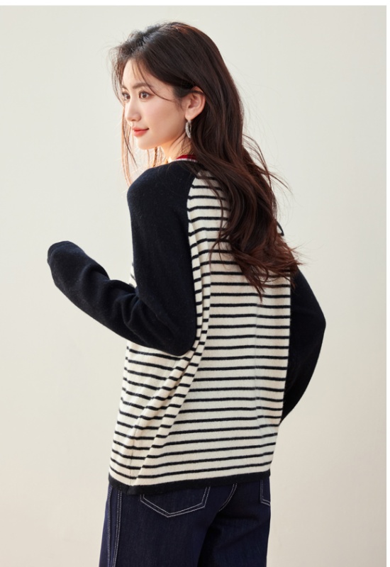 Lazy round neck sweater embroidery bottoming shirt