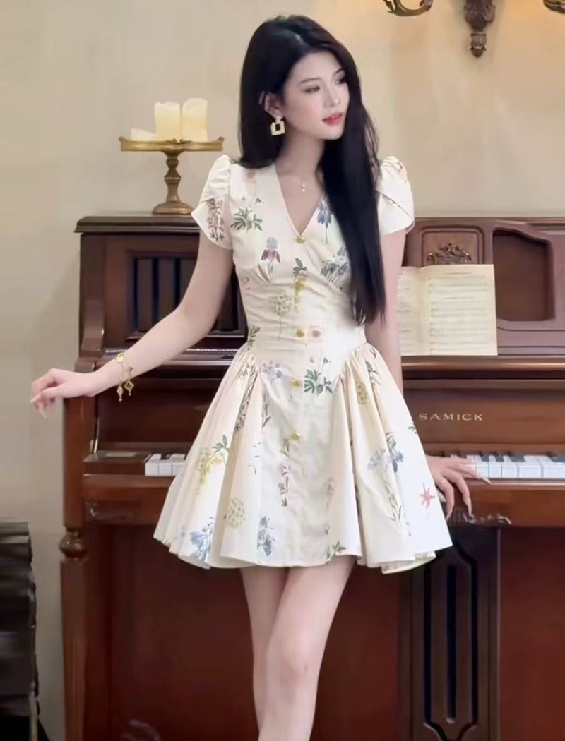 Fashionable summer long dress V-neck dress for women