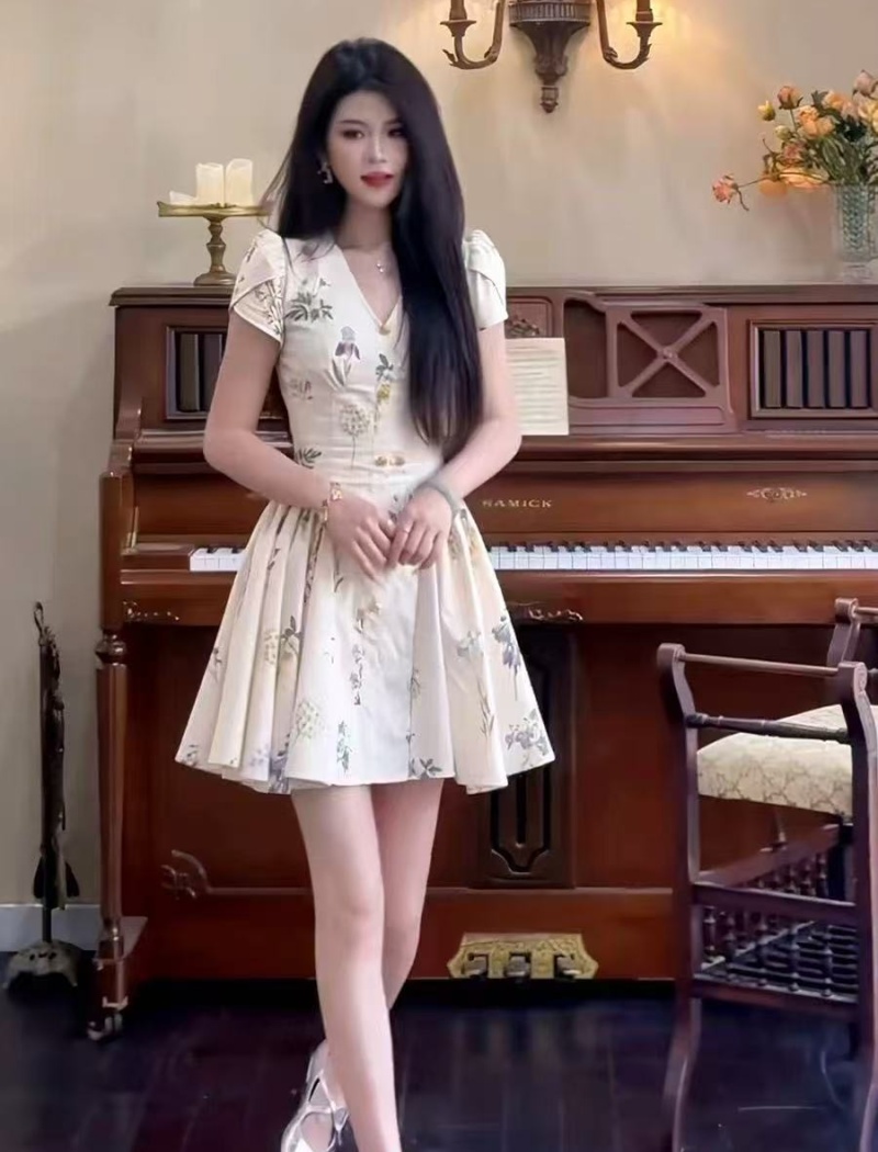 Fashionable summer long dress V-neck dress for women