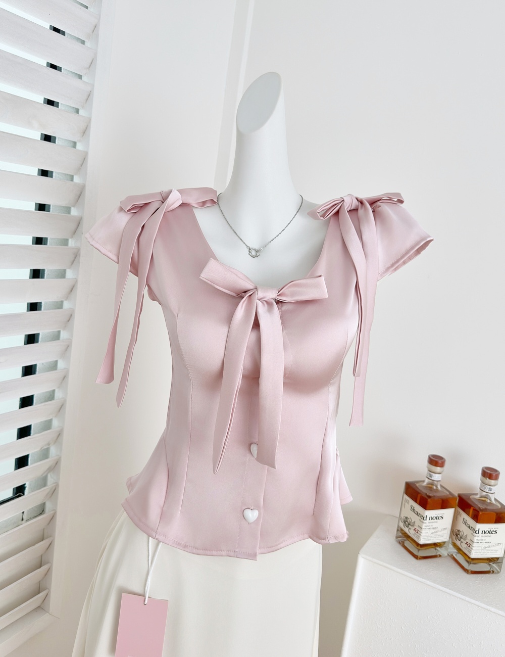 Wears outside bud shirt satin pinched waist tops a set
