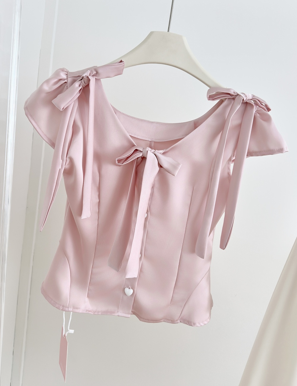 Wears outside bud shirt satin pinched waist tops a set