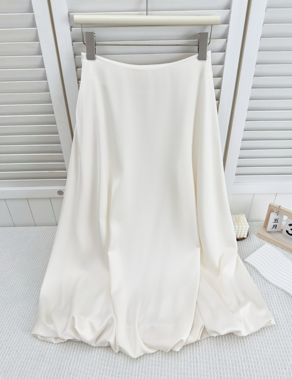 Wears outside bud shirt satin pinched waist tops a set