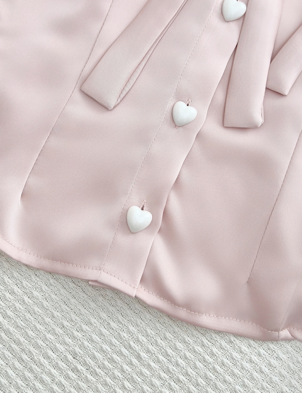 Wears outside bud shirt satin pinched waist tops a set