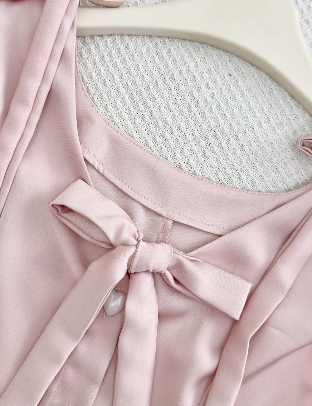 Wears outside bud shirt satin pinched waist tops a set