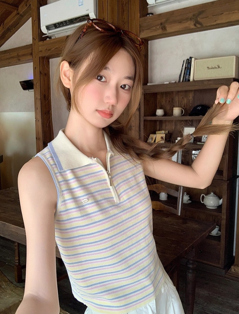 Sleeveless slim knitted waistcoat lapel short tops for women