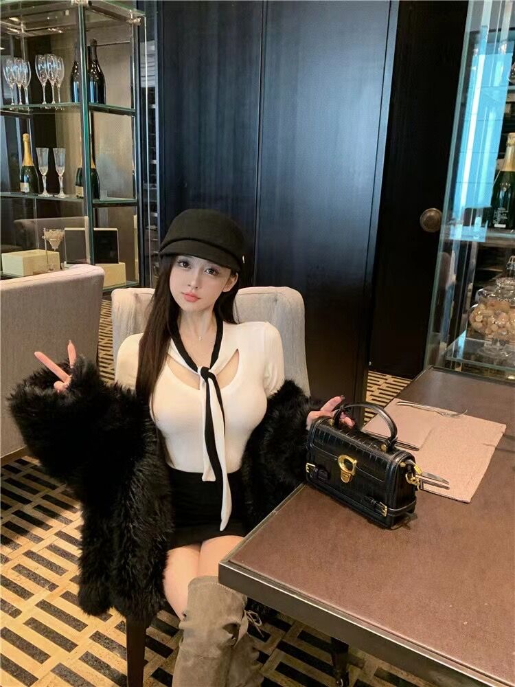 Niche sexy tops V-neck bottoming shirt for women