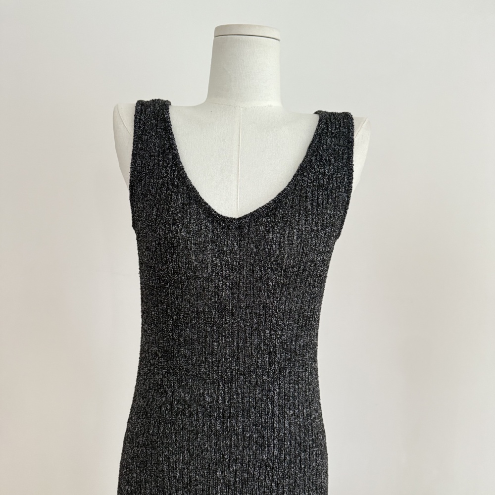 Knitted slim V-neck dress sleeveless summer long dress