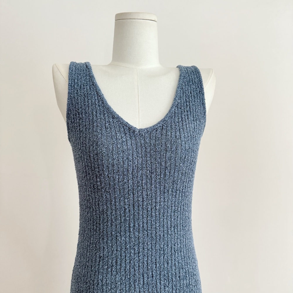 Knitted slim V-neck dress sleeveless summer long dress