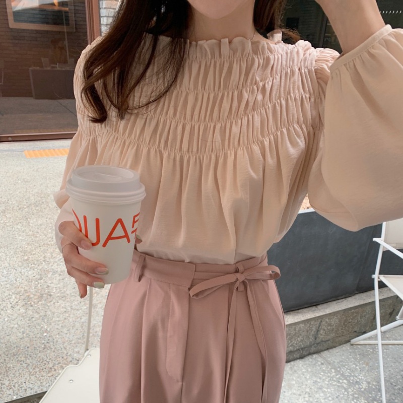 Horizontal collar fold shirt