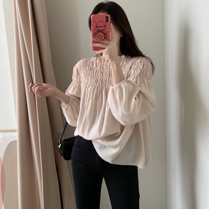 Horizontal collar fold shirt