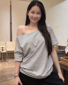 Slim horizontal collar elasticity T-shirt for women