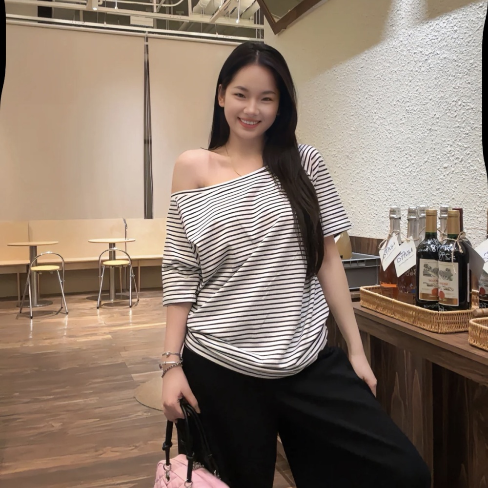 Slim horizontal collar elasticity T-shirt for women
