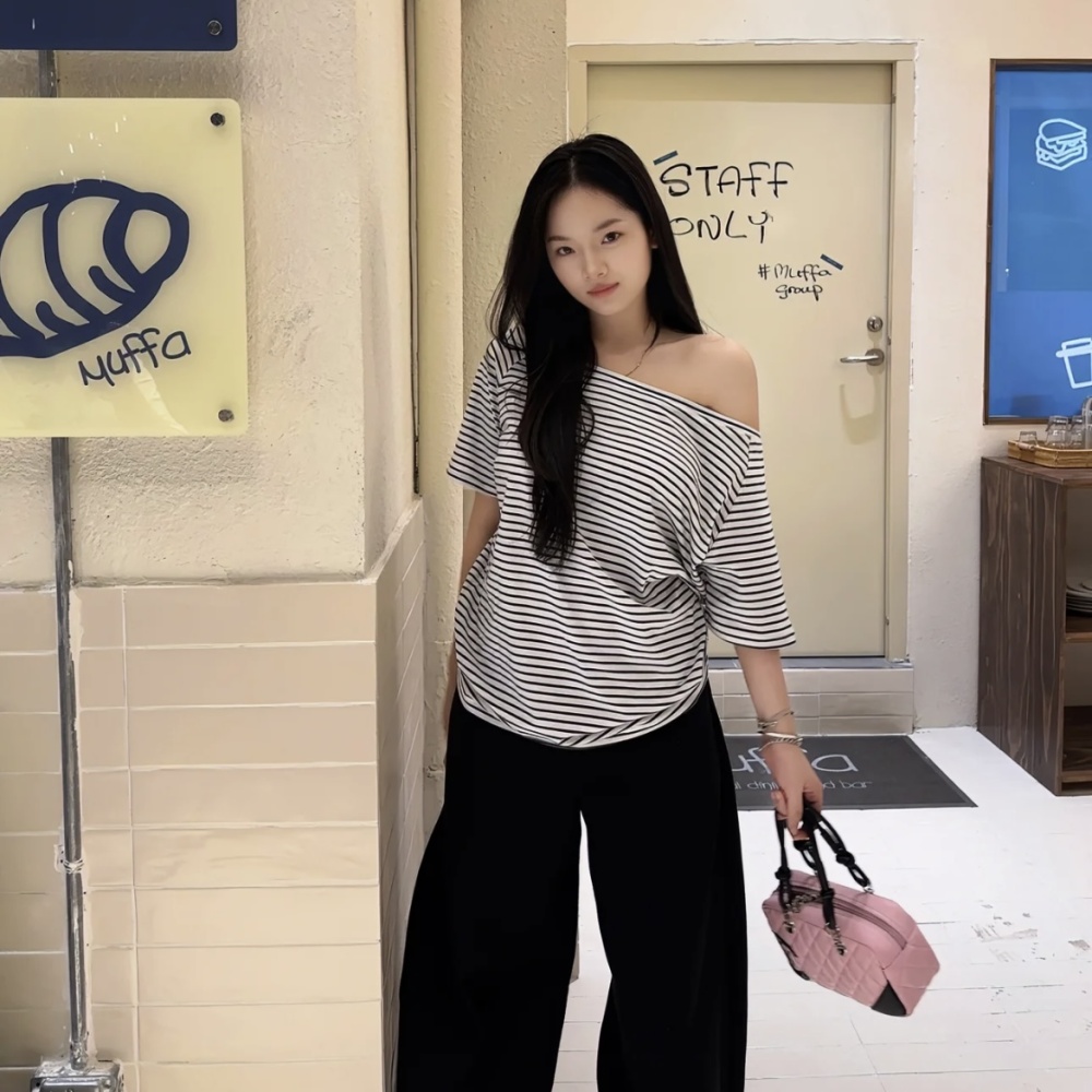 Slim horizontal collar elasticity T-shirt for women