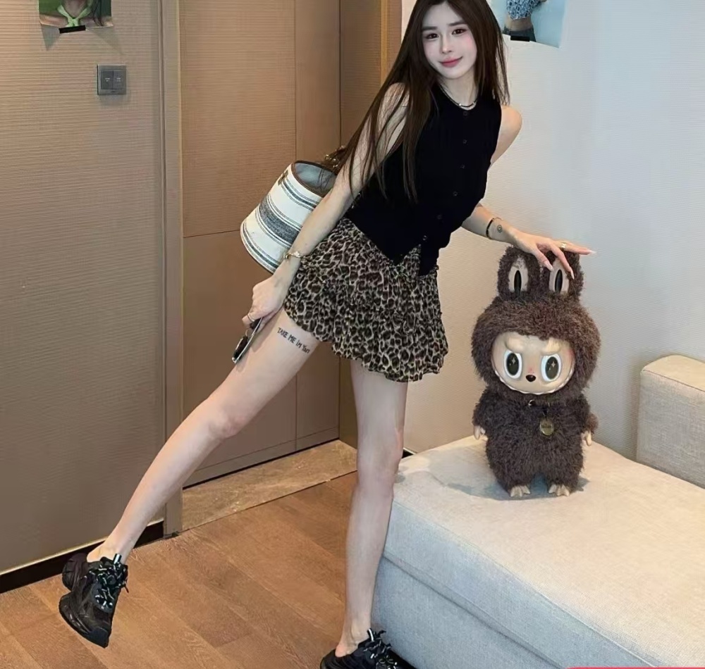 Leopard silk vest chiffon short skirt a set
