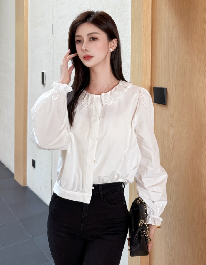 Wears outside short shirt long sleeve tops