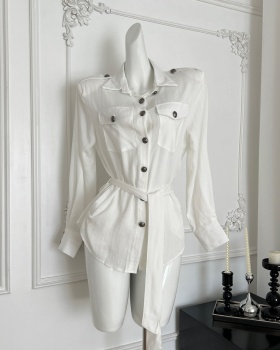 White flax shirt long sleeve belt