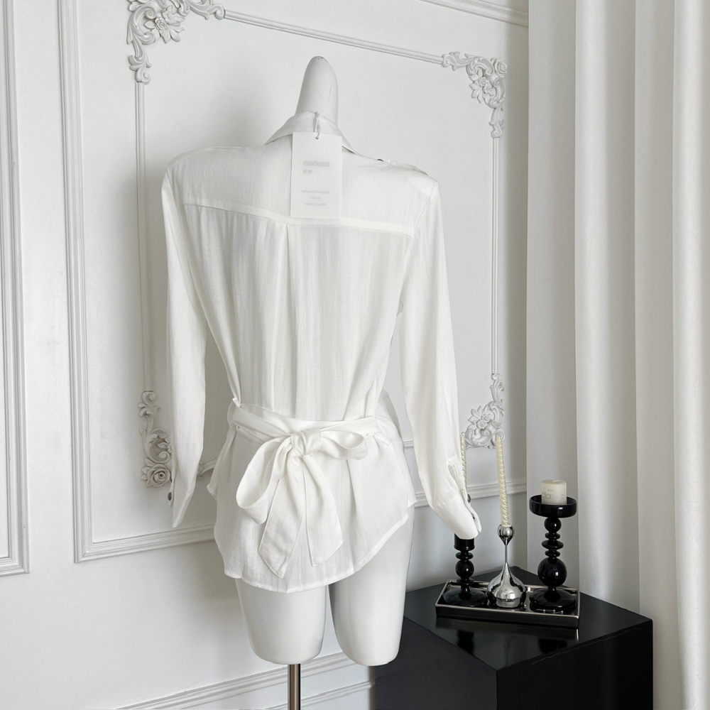 White flax shirt long sleeve belt