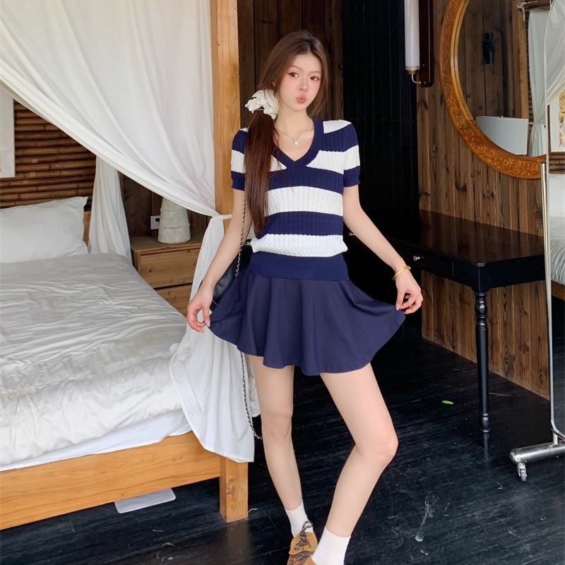 All-match V-neck tops stripe blue-white T-shirt