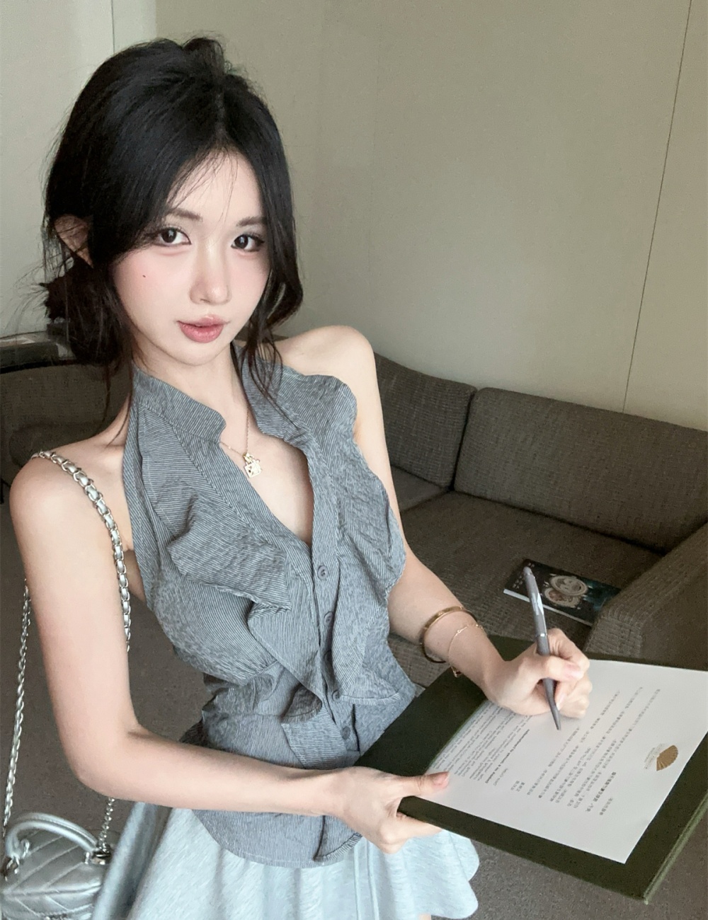 Sleeveless tops pinched waist short skirt a set