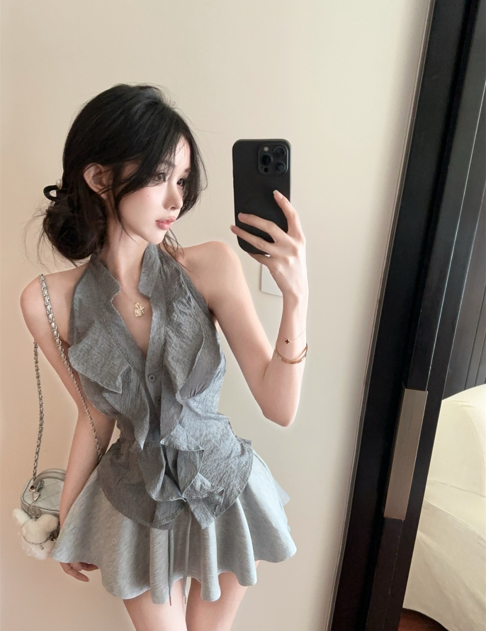 Sleeveless tops pinched waist short skirt a set
